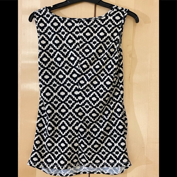 Sleeveless Top Cream and Black size Small/Medium - Picture 2 of 6